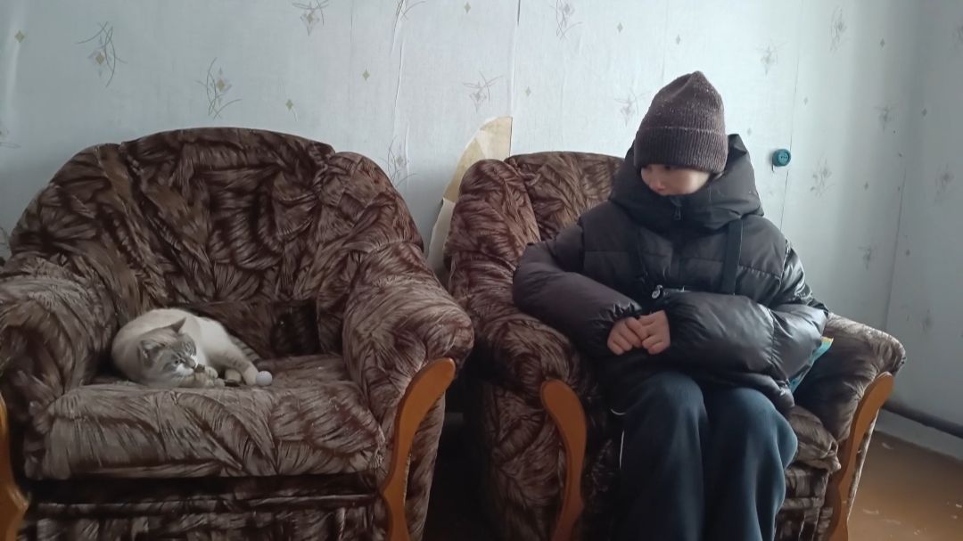 КУПИЛИ УБИТУЮ КВАРТИРУ/РАСХЛАМЛЕНИЕ/НАШЛИ КЛАД/ГОЛОЛЁД/ смотреть онлайн