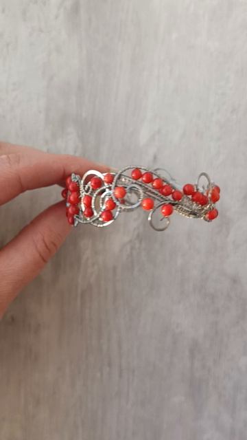 Браслет с кораллами