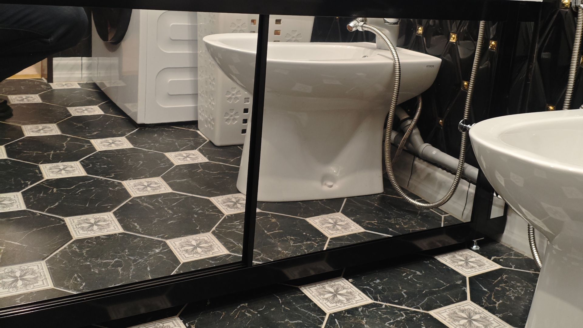 Зеркальный раздвижной экран для ванны с двумя дверьми от A-Скрин Зеркальный раздвижной экран для ванны с двумя дверьми от A-Скрин