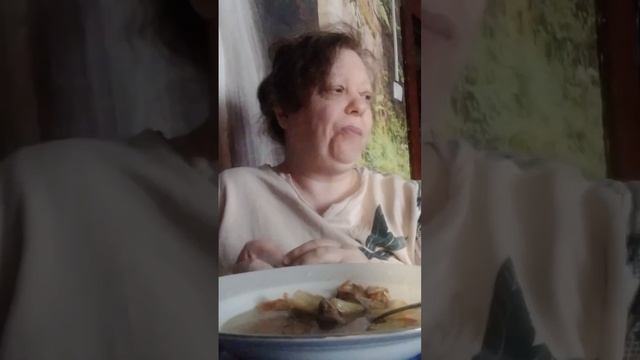 Мукбанг суп рыбный /странные бабки пишут мне смотреть онлайн