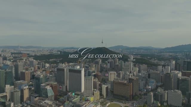 Показ женской коллекции Miss Gee весна-лето 2026