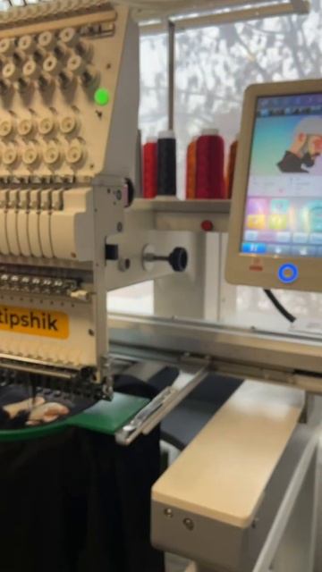 Вышивка на футболке MiyaGi  наносим логотипы на футболки мияги логотип мерч