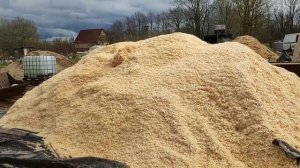 подъехали опилки.