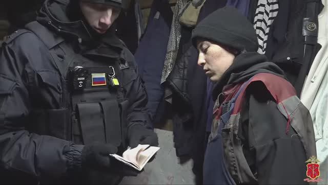 Полиция Петербурга провела очередной масштабный миграционный рейд в Калининском районе смотреть онлайн