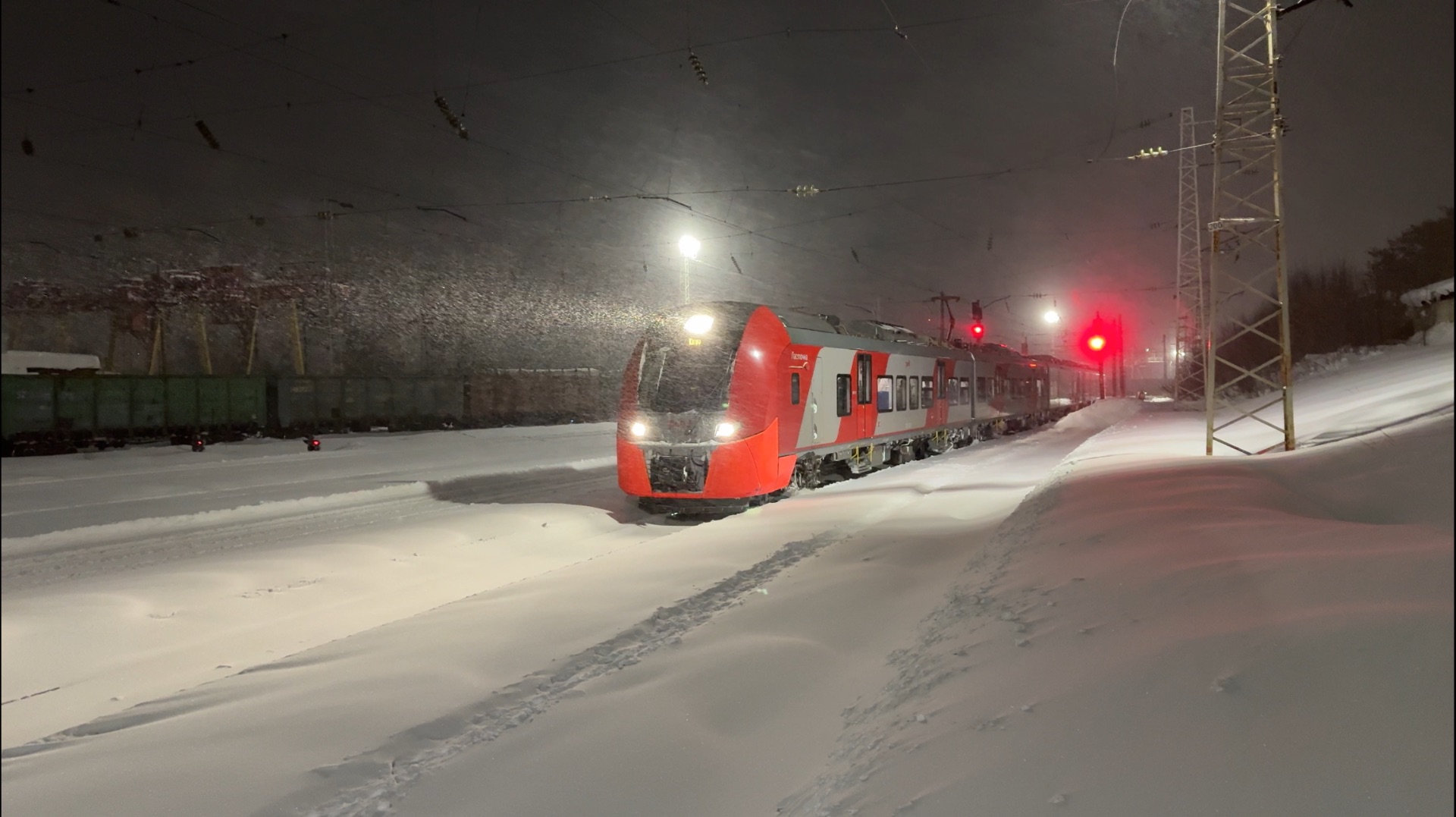 Рейс Нижний Новгород — Киров: разворот «Ласточки» по станции Котельнич-1 из-за аварии у Оричей смотреть онлайн