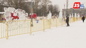 «Тонко и филигранно»: ледовые скульптуры украсили череповецкую площадь Молодежи