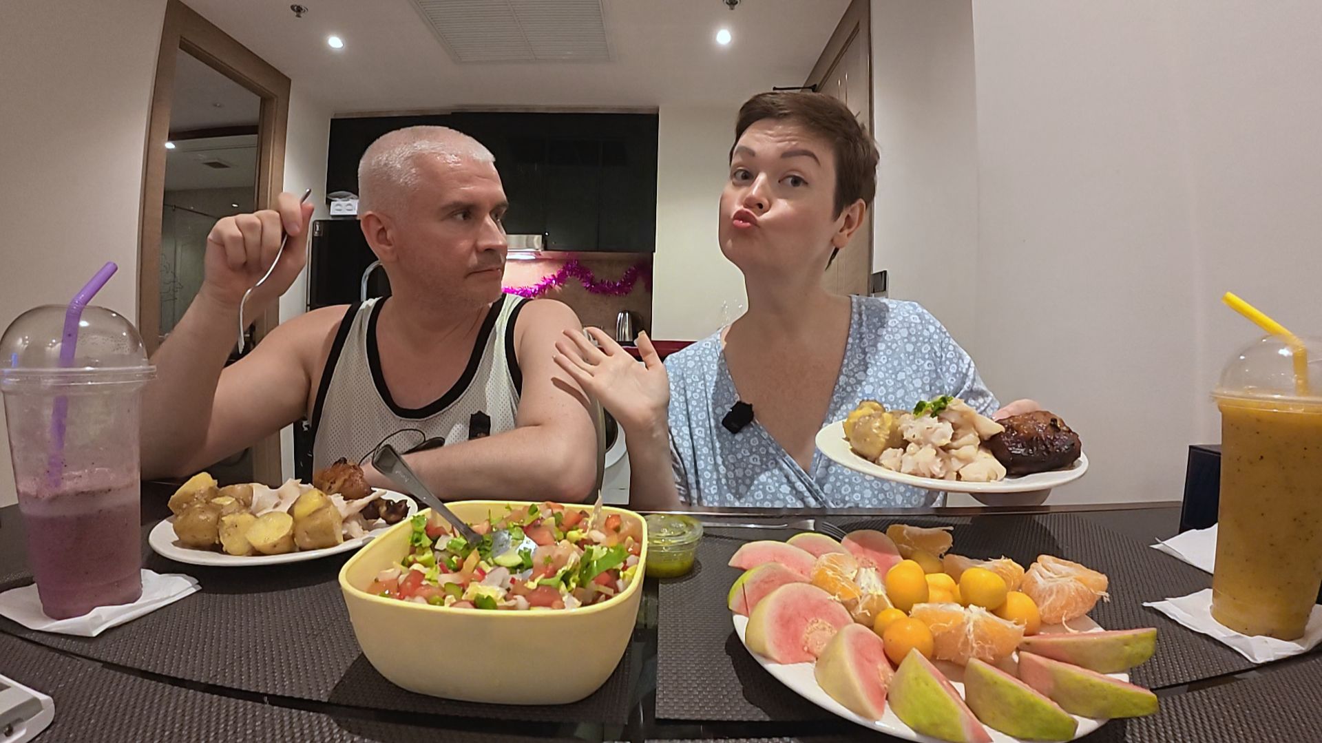 Мукбанг Вован не даёт мне РАССЛАБИТЬСЯ и нормально ПОЖРАТЬ, хочет что бы я ХУДЕЛА! Семейный ужин Мукбанг Вован не даёт мне РАССЛАБИТЬСЯ и нормально ПОЖРАТЬ, хочет что бы я ХУДЕЛА! Семейный ужин