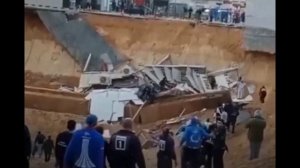 Два магазина ушли под землю из-за обвала грунта на глубину 15 метров в Египте