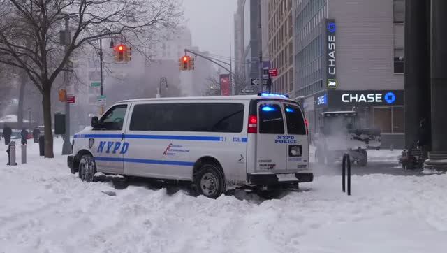 Обычный снегопад или катастрофа？ Как Нью-Йорк снегом занесло смотреть онлайн