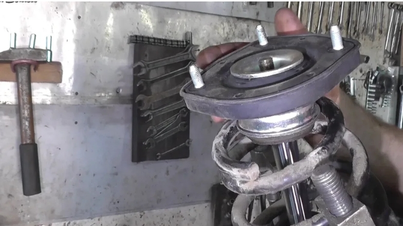 Замена задней стойки Hyundai Tucson смотреть онлайн