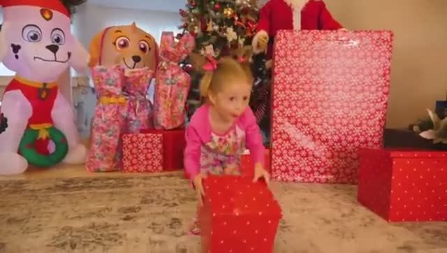 Настя и подарки - сборник видео про Новый год и Рождество смотреть онлайн