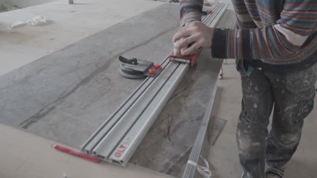 Подготовка и укладка крупноформатной плитки на пол под душевой поддон #new #diy #топ Подготовка и укладка крупноформатной плитки на пол под душевой поддон #new #diy #топ