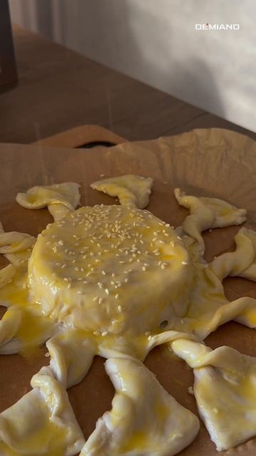 Камамбер с лепешкой роти