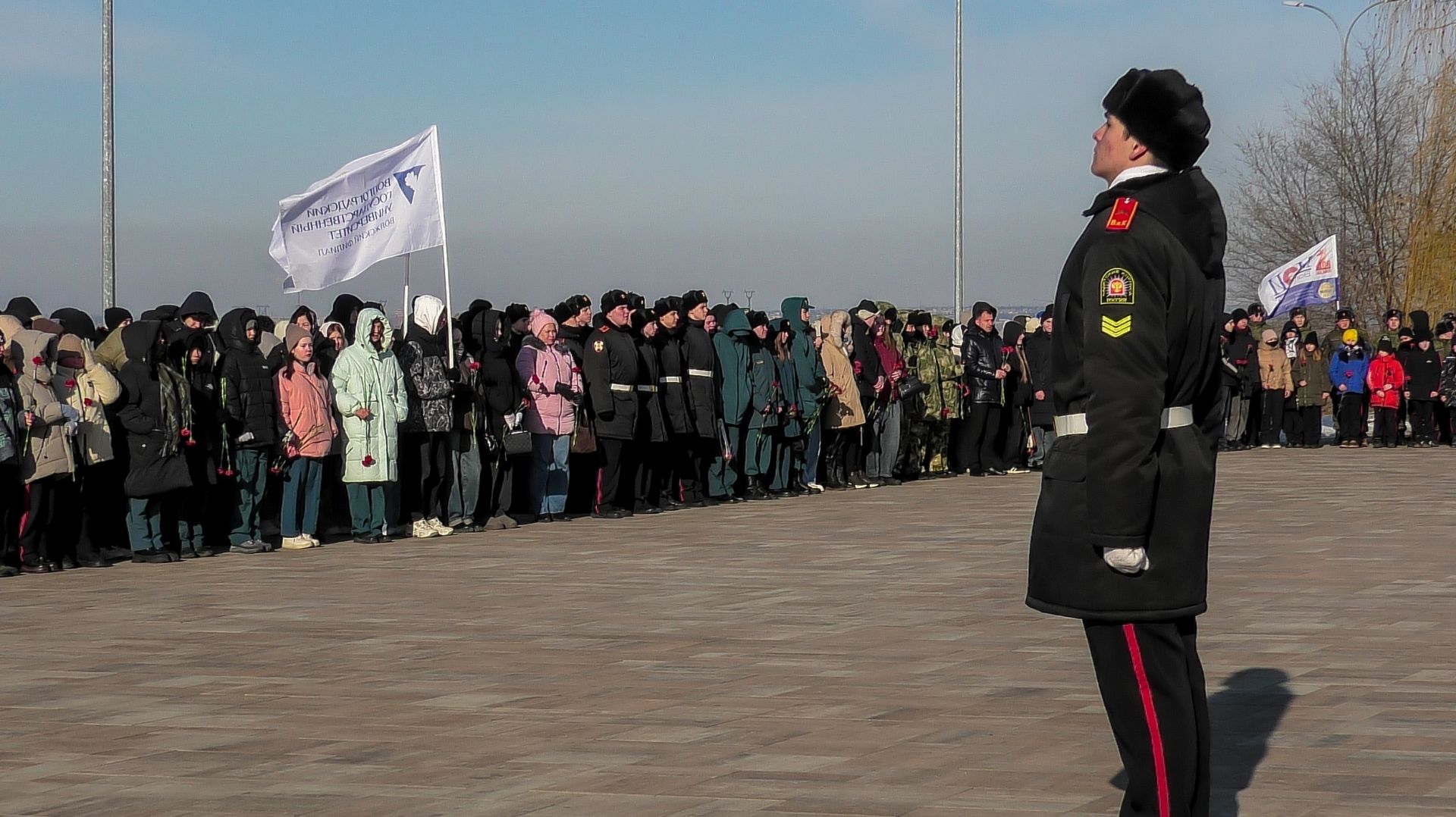 Волжане отметили Сталинградскую Победу смотреть онлайн