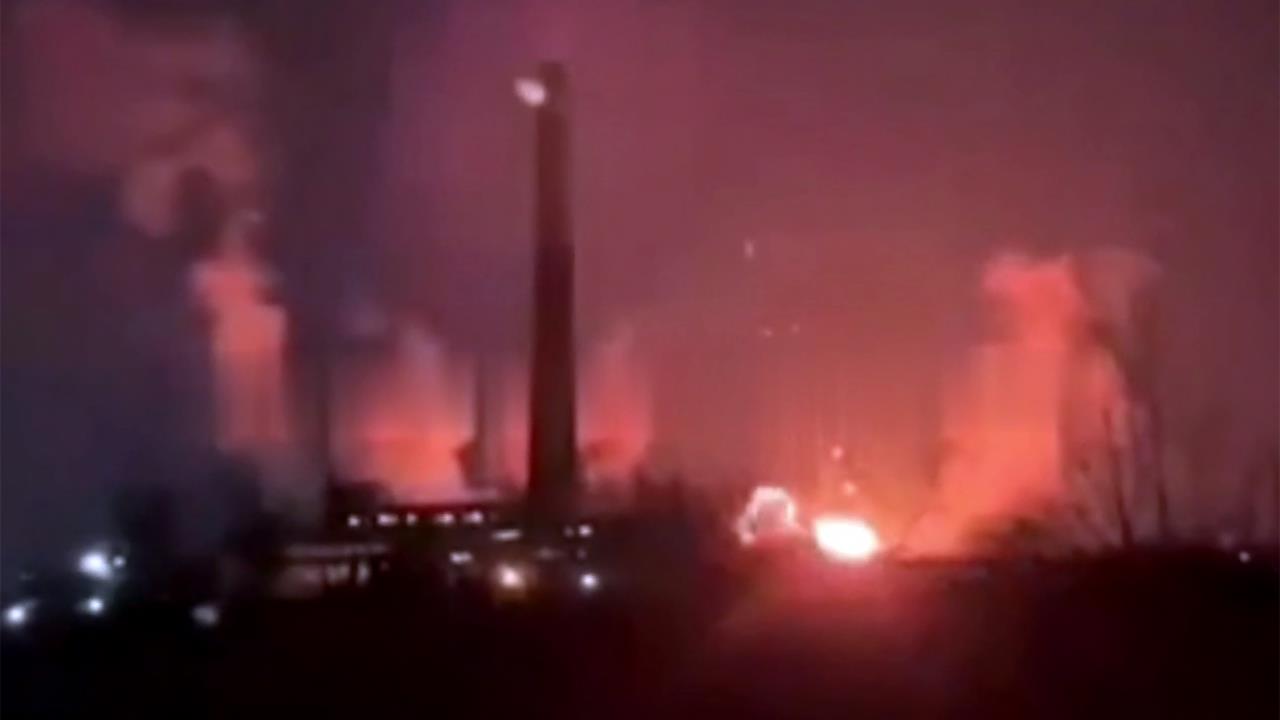 Мощные взрывы гремят в тыловых районах Украины. смотреть онлайн