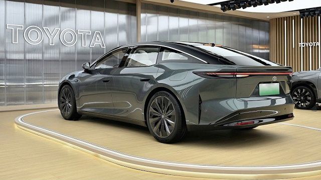 Новый флагман Toyota удивил： роскошь Lexus и драйв GR! смотреть онлайн