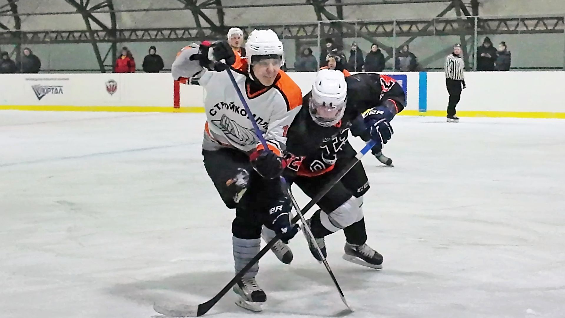 «УРАЛ» вырвал победу у «СТРОЙКОМПЛЕКСА» смотреть онлайн