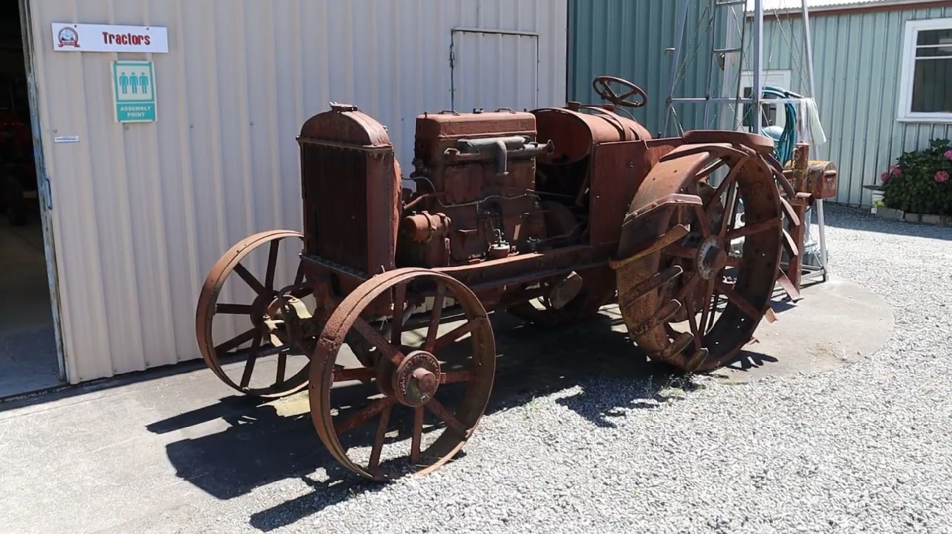 ЭТО ВИДЕО НАБРАЛО 1 МЛН ПРОСМОТРОВ! Трактора 1950-ых! Как новые! #391 смотреть онлайн