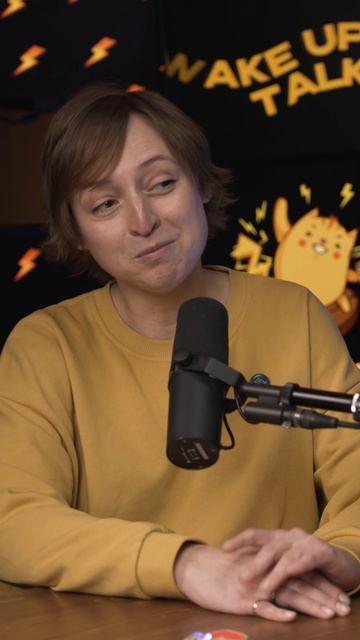 Что в рюкзаке у директора благотворительного фонда?!