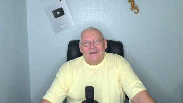 Как трое мальчишек, одни на даче, распределяли между собой обязанности. Как трое мальчишек, одни на даче, распределяли между собой обязанности.