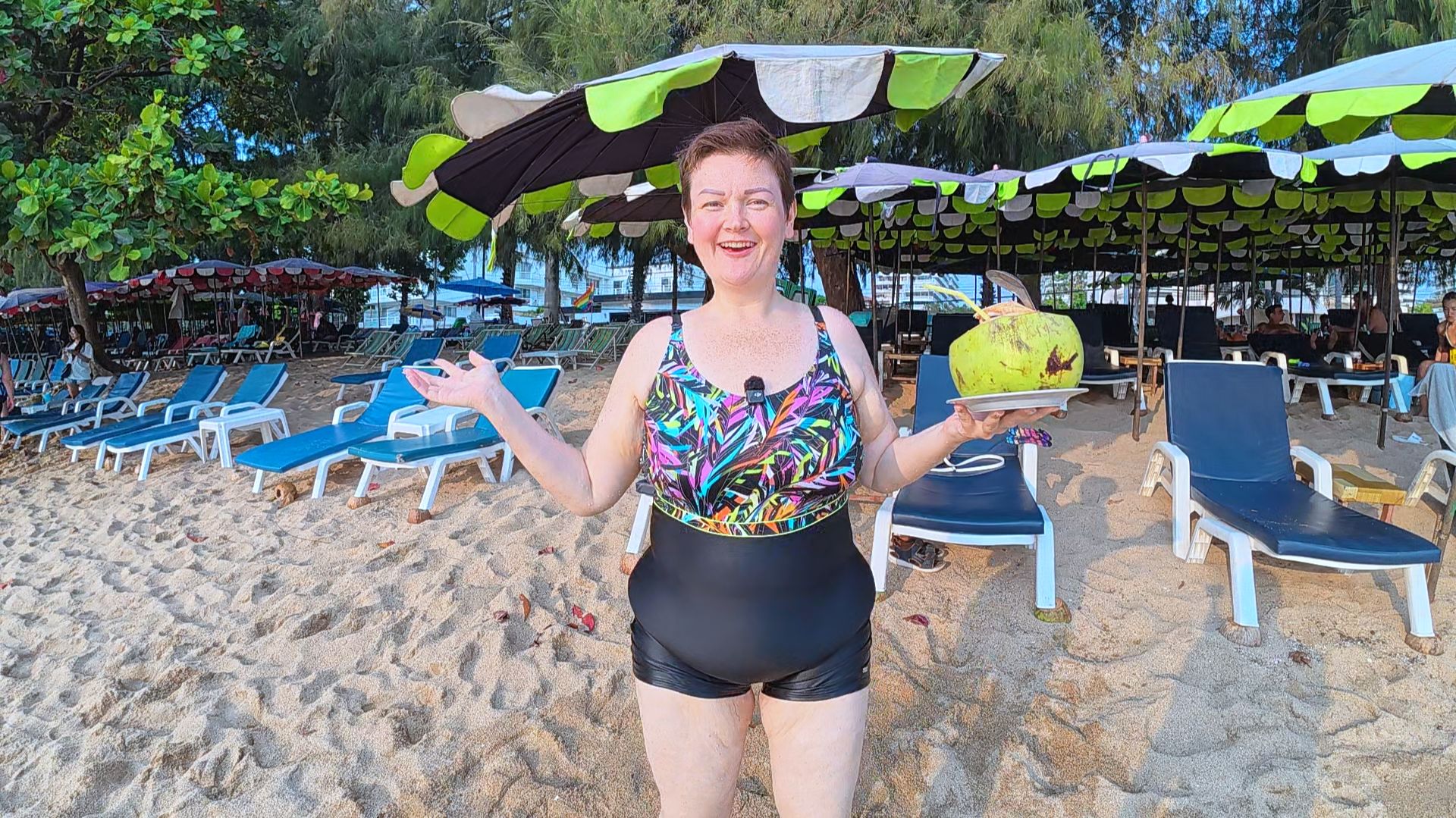 Откровенный разговор на пляже в Паттайе! ПРИПОМНИЛИ всё друг другу) Резвлюсь в море, ем ФРУКТЫ! Влог смотреть онлайн