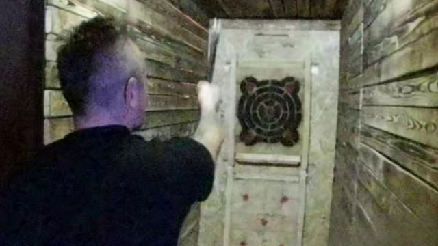 Серж Метает Топоры