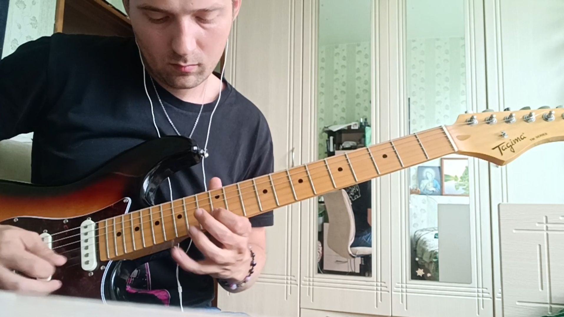 Эмоционально-глубокое красивое гитарное соло смотреть онлайн