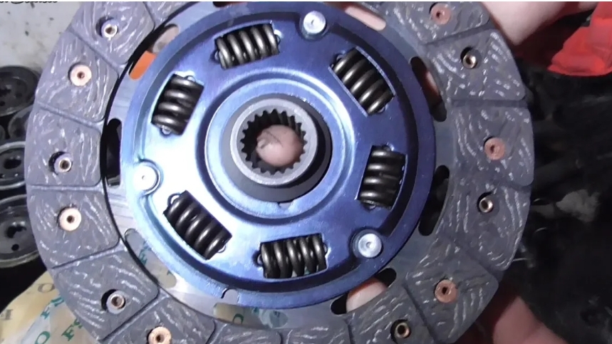 Замена диска сцепления Daewoo Sens ZAZ Sens ZAZ Chance смотреть онлайн