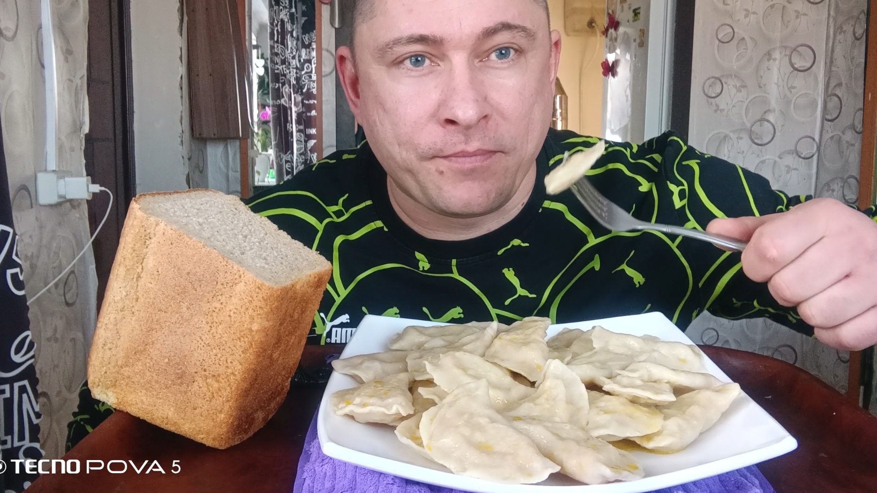 Мукбанг/обжорыч/вкусняшки/вареники с картошкой/ смотреть онлайн