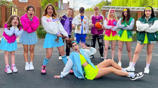 В КАМПУСЕ ЖЕСТКИЕ РАЗБОРКИ ПОСЛЕ ШКОЛЫ! ПАЦАНЫ В ШОКЕ ОТ ДЕВЧОНОК! КТО ИЗ ПОДРОСТКОВ БУДЕТ НАКАЗАНА смотреть онлайн