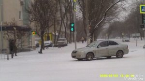 Мариуполь 🏙️ сегодня . Молодец водитель спецтехники, отлично очищает тротуары от снега, спасибо ❤