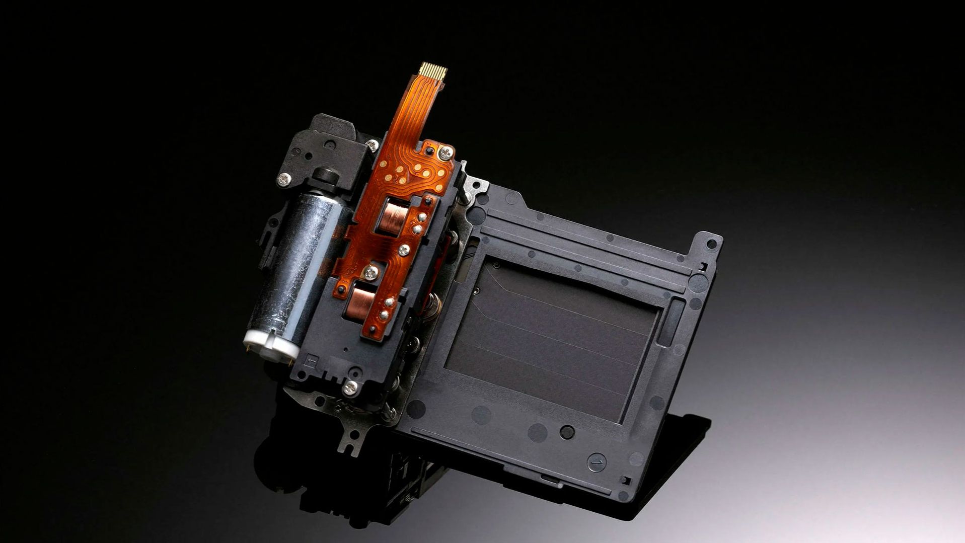 Принцип работы затвора в фотокамерах Принцип работы затвора в фотокамерах