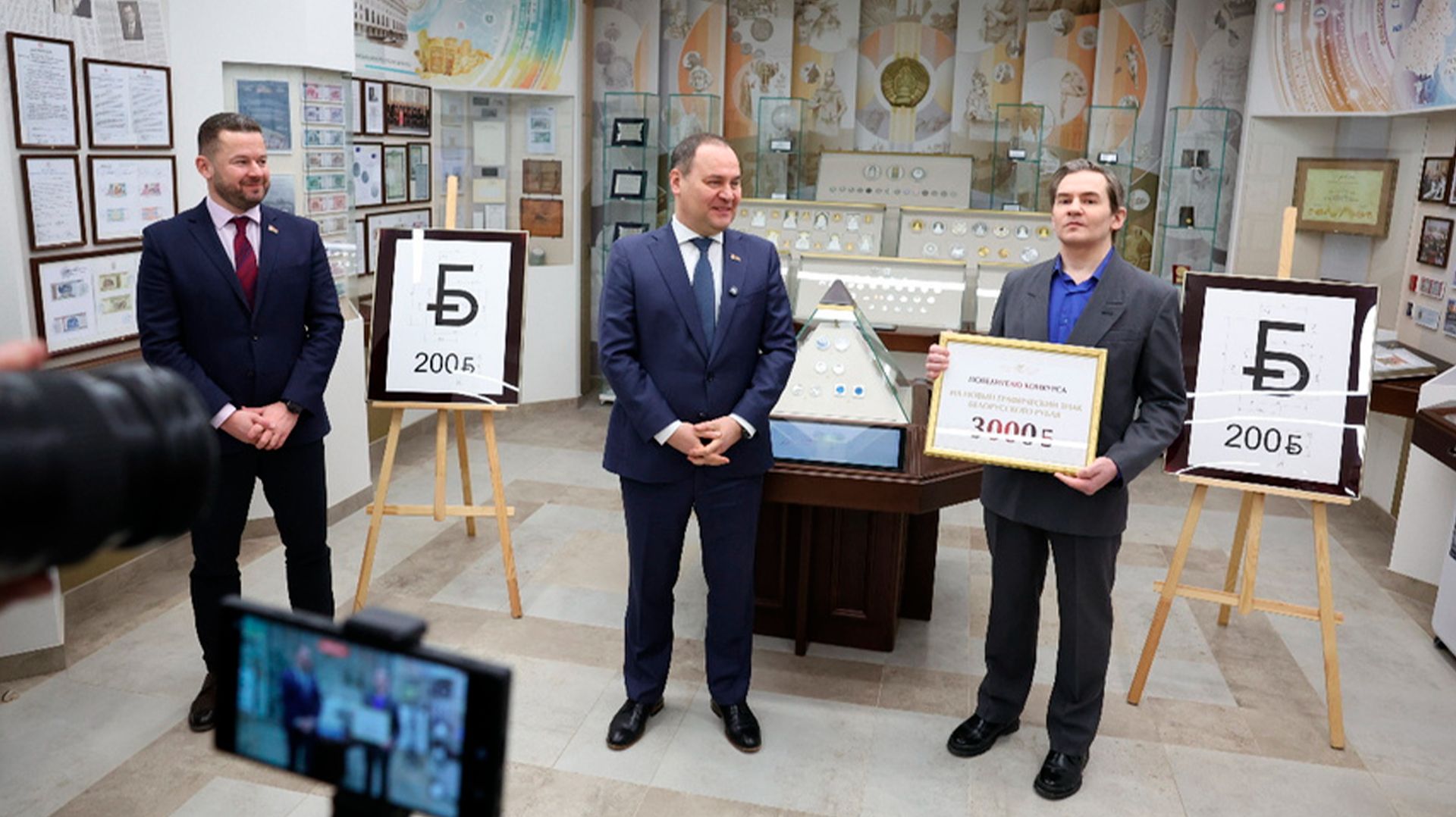 У белорусского рубля теперь новый графический знак смотреть онлайн