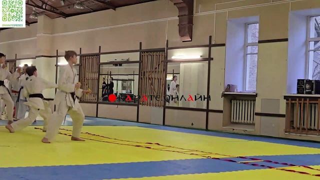 Удары руками в перемещениях