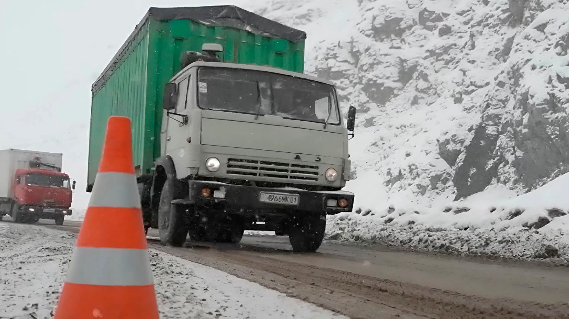 Сход лавин и снежные заносы на горных дорогах Таджикистана. Морозы в Беларуси. Погода в СНГ смотреть онлайн