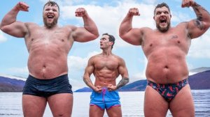 Я тренируюсь с гигантами, самые сильные мужики в мире.