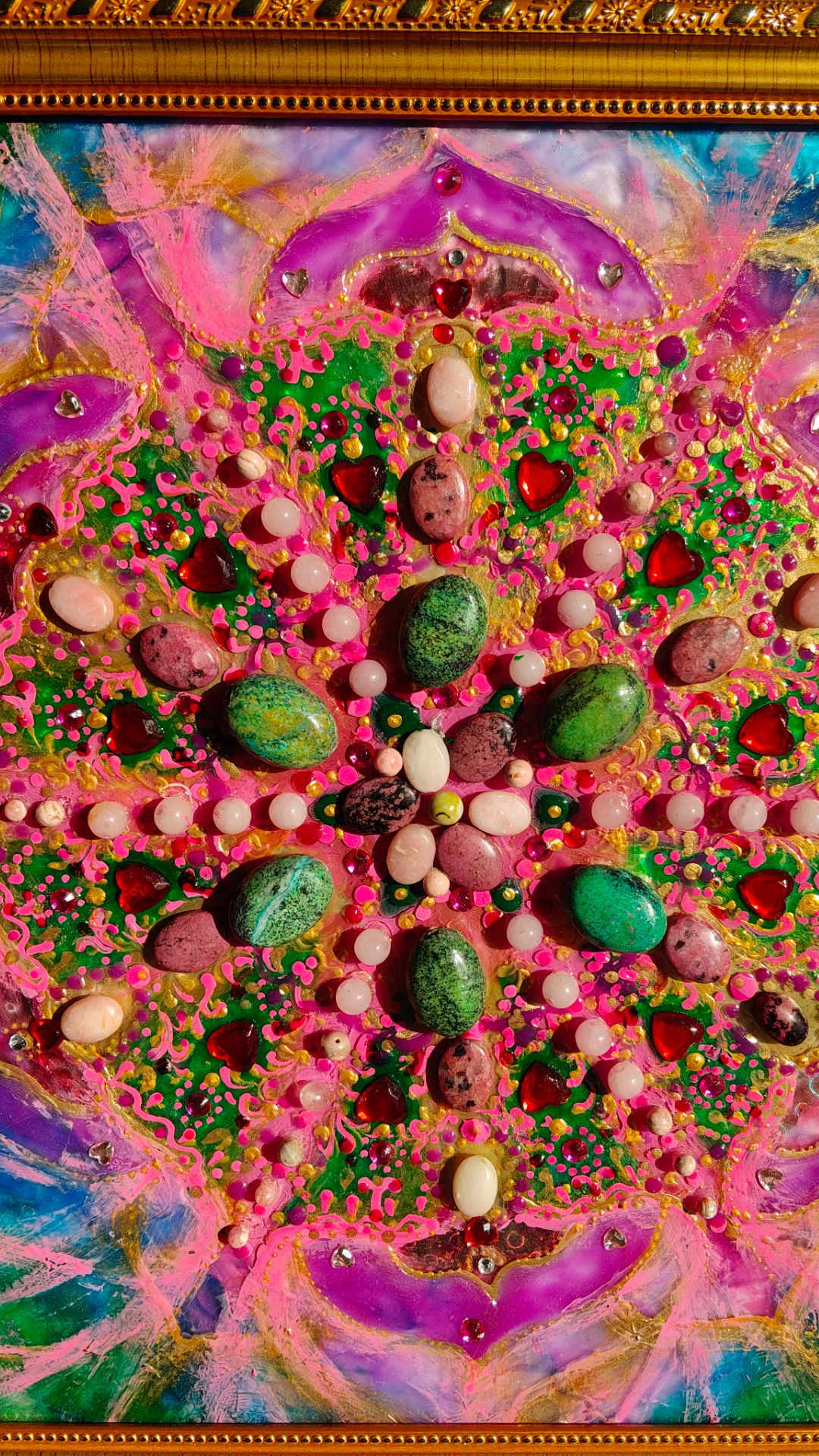 Витражная Мандала Сердца с инкрустацией натуральными кристаллами и стразами. Исцеляющая живопись. Витражная Мандала Сердца с инкрустацией натуральными кристаллами и стразами. Исцеляющая живопись.