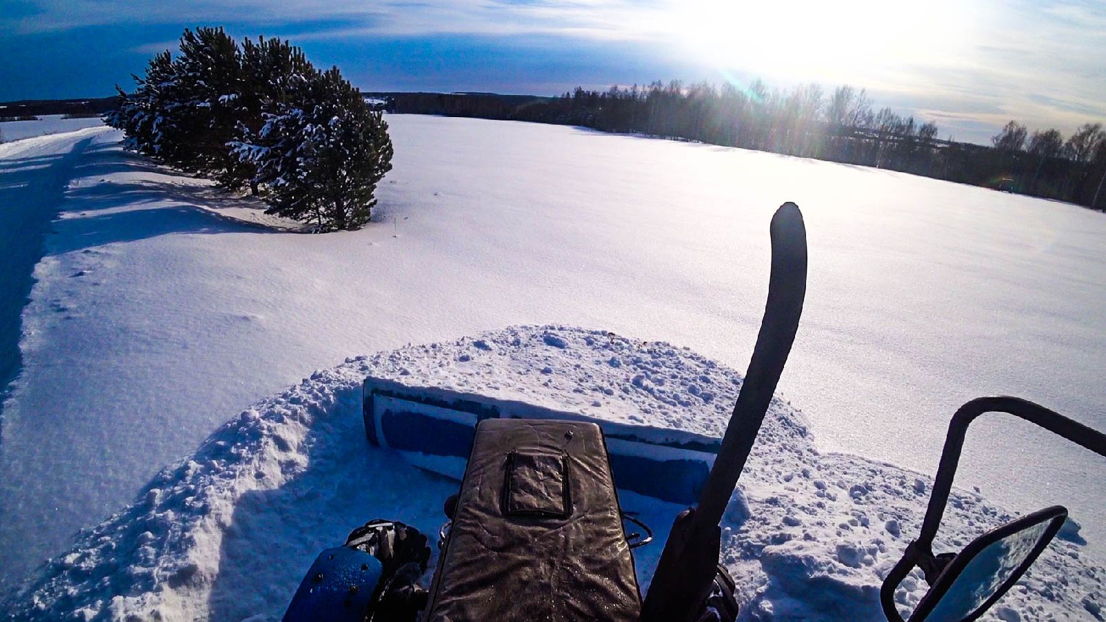 "Разбиваю" обочины дорог на тракторе МТЗ-82.1 с двумя отвалами. смотреть онлайн