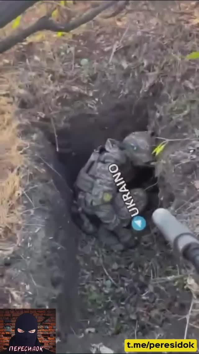 Раненого наркомана-ВСУшника наши бойцы взяли в плен смотреть онлайн