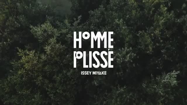 Показ коллекции Issey Miyake весна-лето 2026.