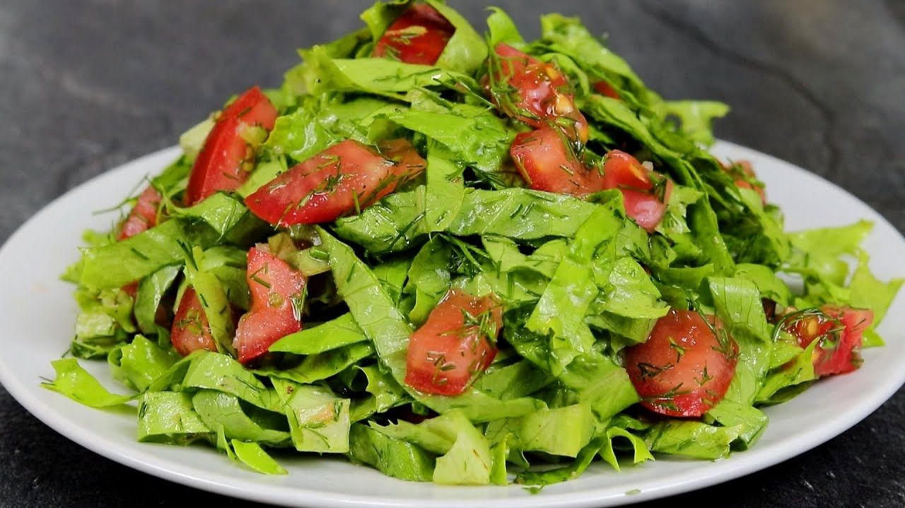 Салат из салата. Летний салат из салата и помидор, это НЕВЕРОЯТНО ВКУСНО! смотреть онлайн