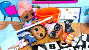 ПОМЕНЯЛСЯ МОЗГАМИ С ДИРЕКТОРОМ ШКОЛЫ🧐😜😁🤣 ВЕСЁЛАЯ ШКОЛА куклы ЛОЛ ИГРУШКИ мультики Даринелка