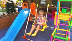 Детская площадка с героями мультика Пороро - Видео для