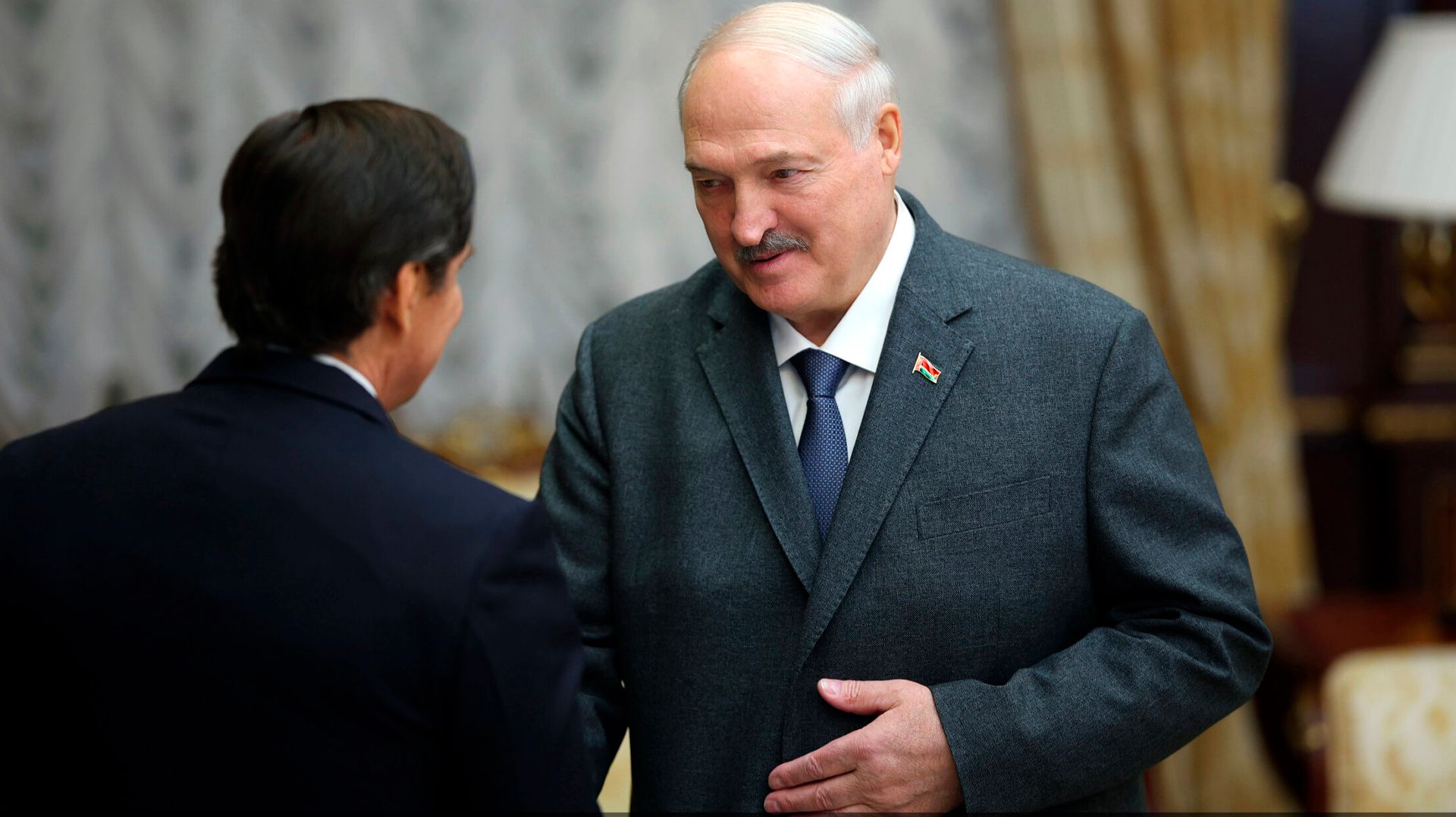 Лукашенко призвал Бразилию активнее развивать экономическое сотрудничество с Беларусью смотреть онлайн