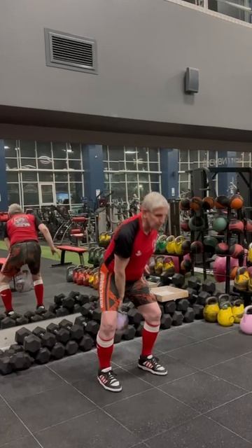 Давно не брал я в руки шашек,
Но двадцатьдвойка в самый раз!…