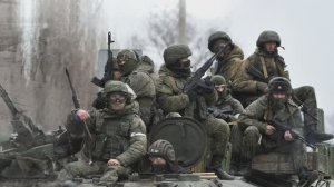 Шли солдаты на войну защишать свою страну.