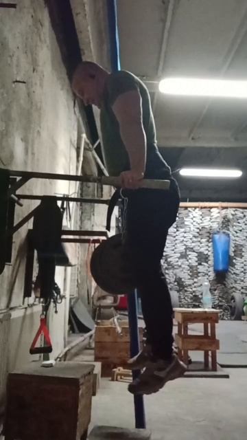 Брусья с отягощением смотреть онлайн