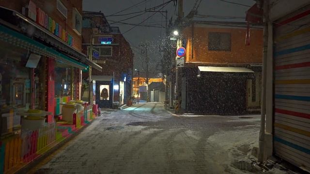 Зимний Сеул снежная ночная прогулка по традиционному району Букчон 🏮❄️ смотреть онлайн