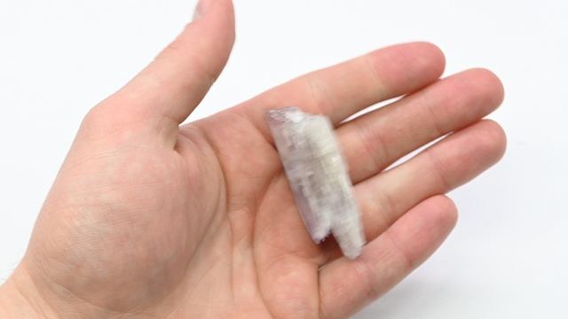 Коллекционный минерал Кунцит, 53*25*17мм, 29,8г. 2012638