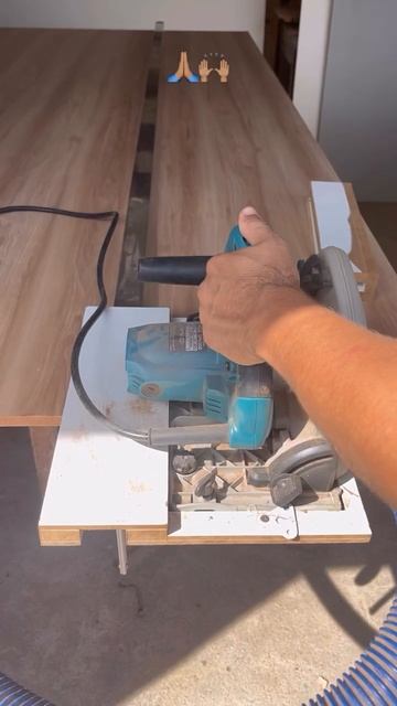 Самодельная направляющая шина для циркулярки с системой пылеудаления 👍 

Как вам такое решение?